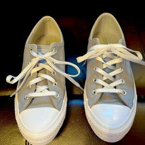 Converse All Star Low Top Women Size 7 in New condition